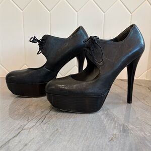 Stuart Weitzman Black Leather Platform Lace-Up Pumps